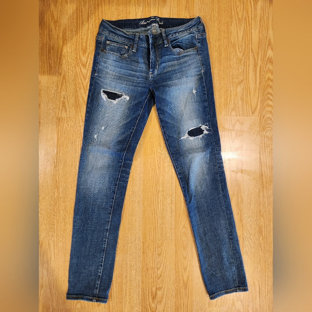 American Eagle Women's Skinny Distressed Jeans size 8